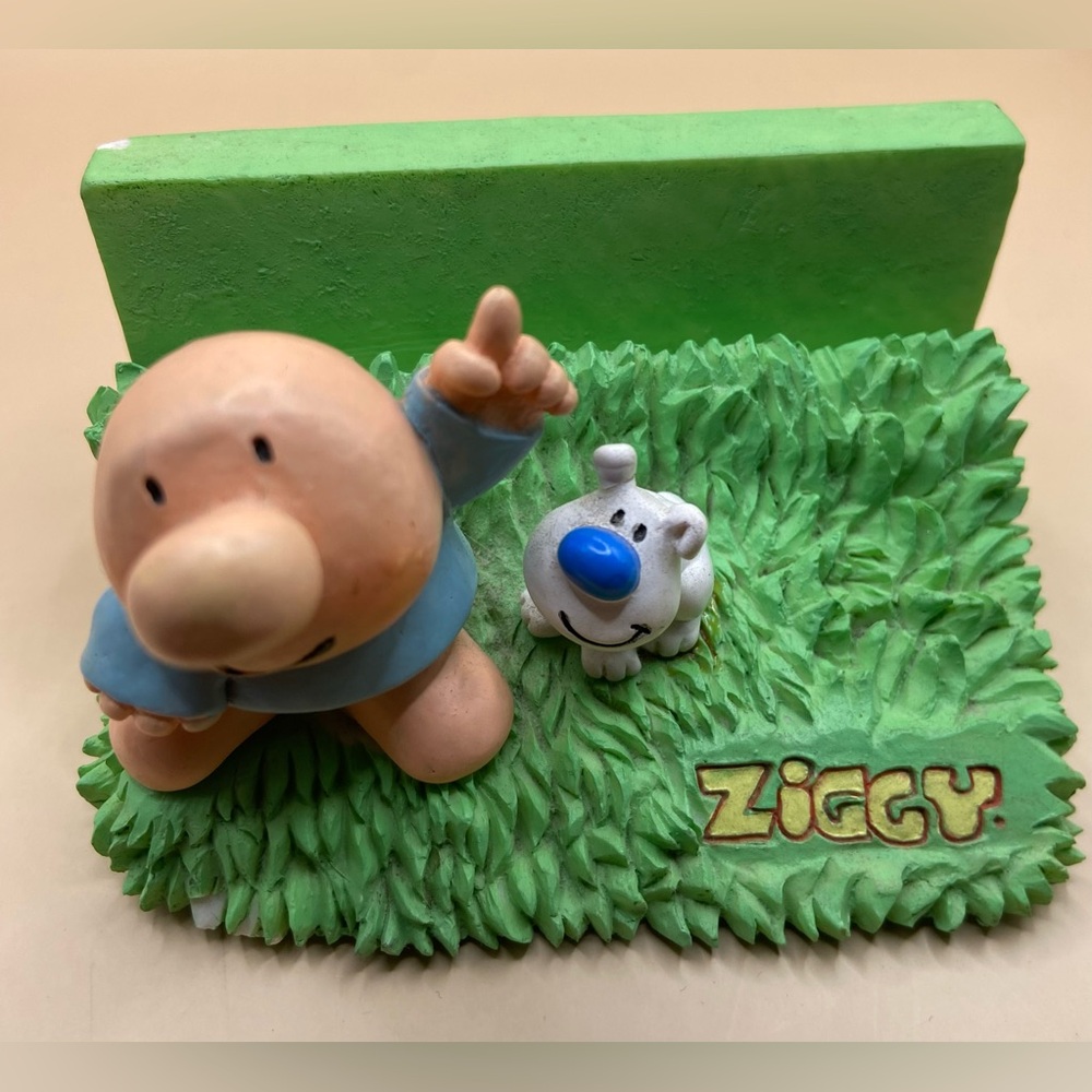 Ziggy Figurine with Dog on Grass  Collectible